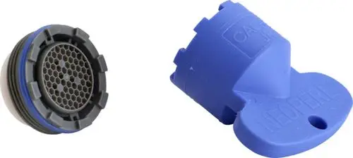 Luftsprudler von Ideal Standard, bestehend aus einer runden Düse mit Wabenstruktur und einem blauen Kunststoffteil für die Montage.